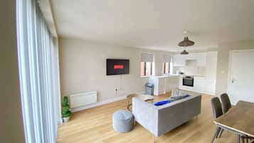 Apartment, 2 Bedrooms, Smoking, Balcony | Living room