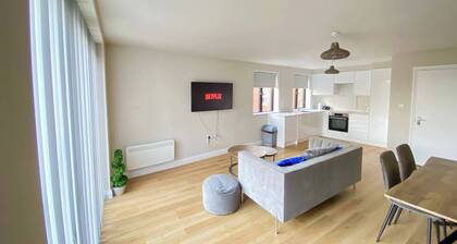 Charming Beckenham Apartment With Private Balcony