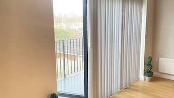 Apartment, 2 Bedrooms, Smoking, Balcony | Interior
