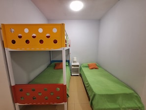 1 chambre, coffres-forts dans les chambres, draps fournis