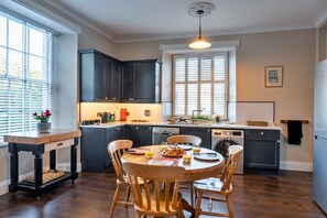 Cottage | Private kitchen - Cottage in Cornwall by Helford River & Hot Tub (Helston)