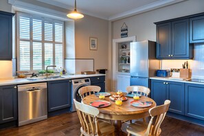 Cottage | Private kitchen - Cottage in Cornwall by Helford River & Hot Tub (Helston)