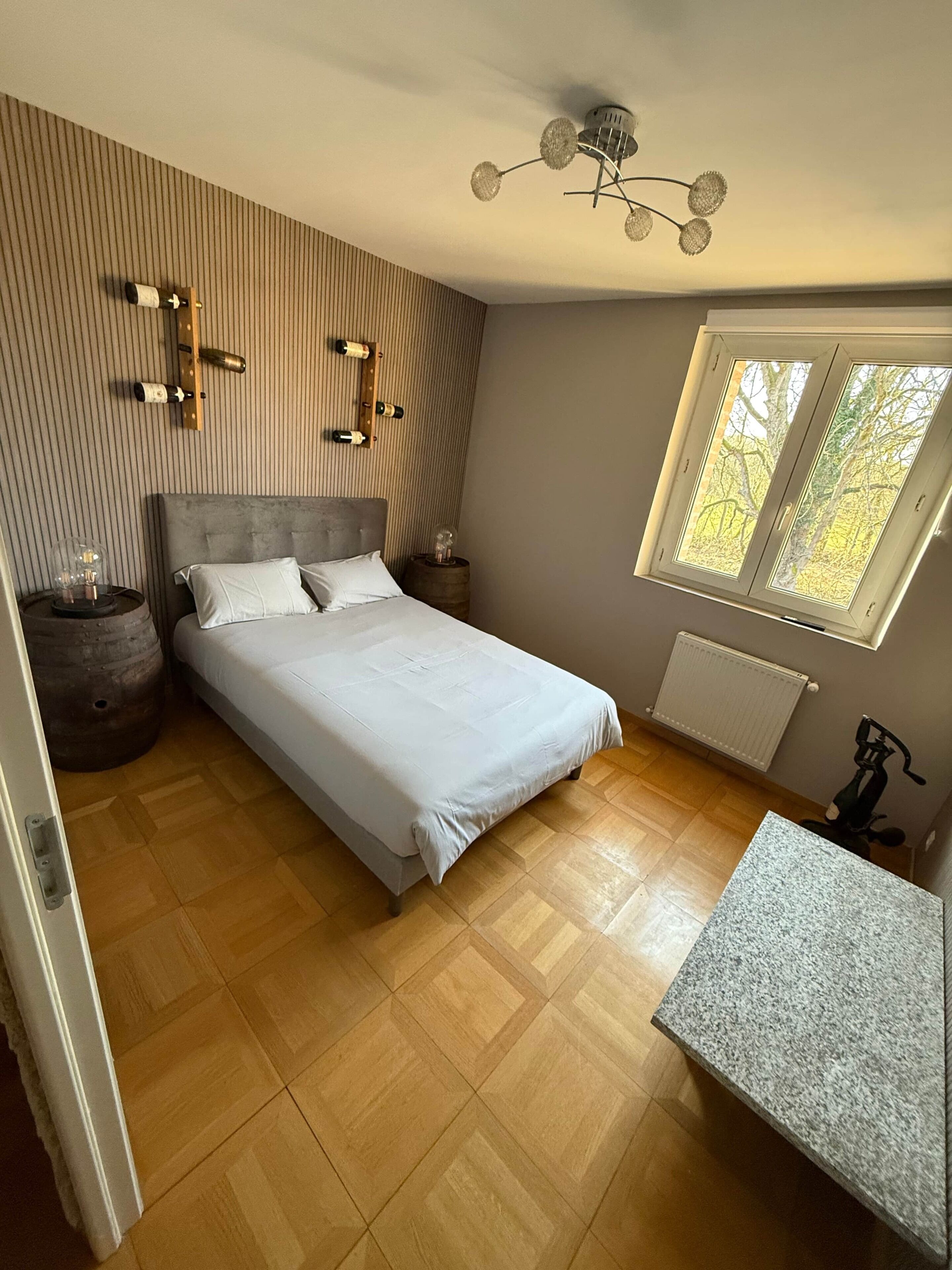 8 bedrooms, WiFi, bed sheets