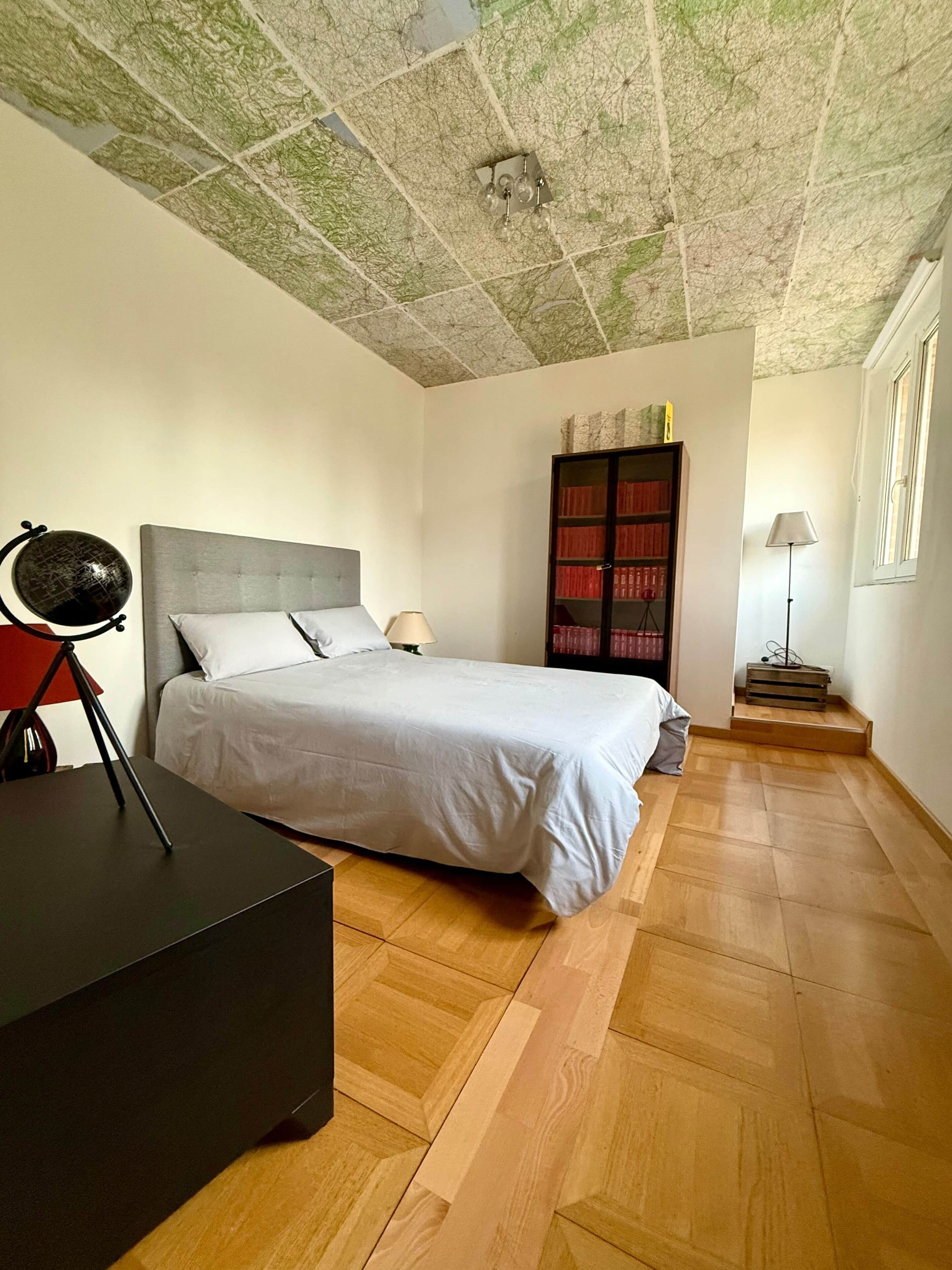8 bedrooms, WiFi, bed sheets