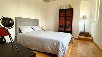 8 bedrooms, WiFi, bed sheets