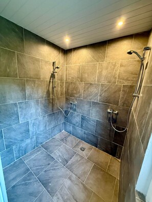 Shower, toilet paper - La Laiterie Gite de groupe Proix (Proix)