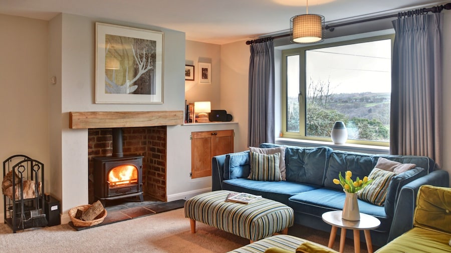 Holiday Home Near Bank Woods Nature Reserve, No Deposit