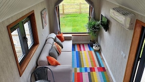 Living room - Cottage in Devon Near Dartmoor & Beaches (Newton Abbot)