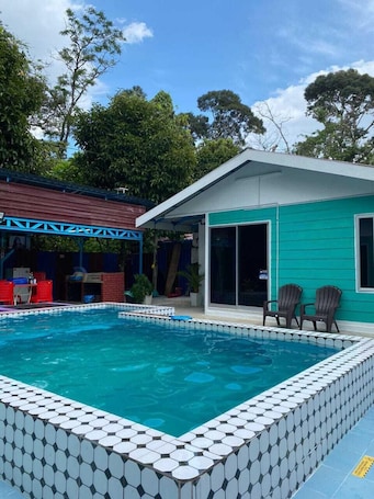 Outdoor pool. Capital O 91153 Chalet Dusun Duriyan