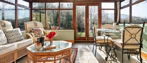 Cottage | Living area | Fireplace