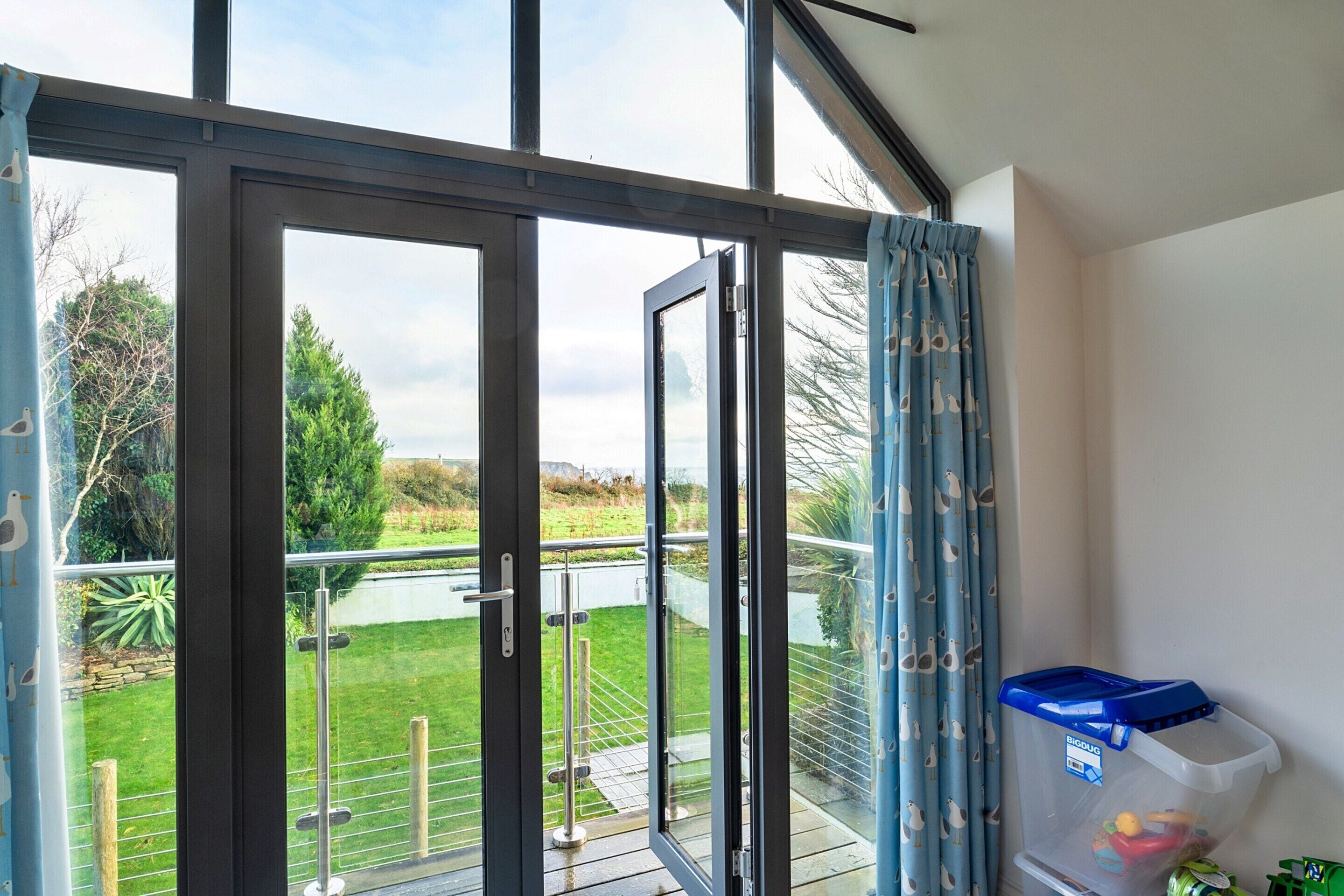 House | Living room | Flat-screen TV