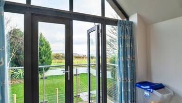 House | Living room | Flat-screen TV