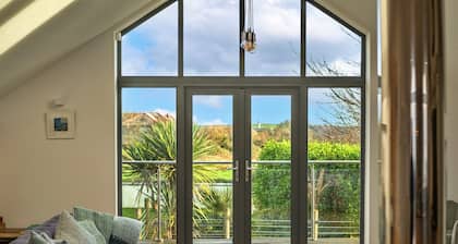 Cottage in Cornwall With Sea Views & BBQ