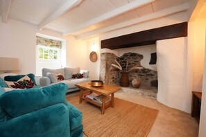 Cottage | Living area - Cottage in St Mawgan Near Mawgan Porth Beach (Newquay)