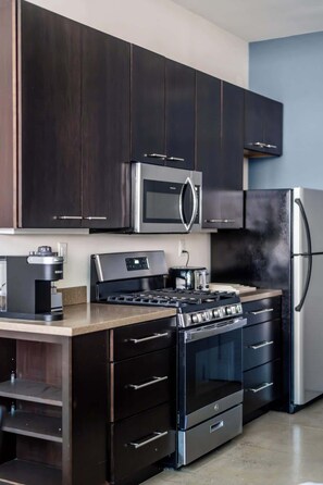 Kochgeschirr/Geschirr/Besteck