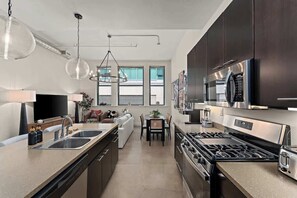 Kochgeschirr/Geschirr/Besteck