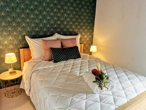 3 bedrooms, iron/ironing board, travel cot, free WiFi - 2 minutes from the beach, pool, jacuzzi and parking included in a secure residence! (Les Trois-Îlets)