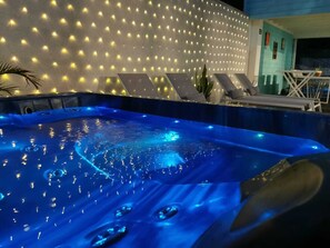 Bain à remous extérieur