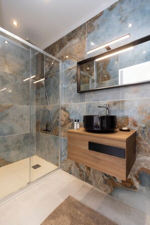 Shower, hair dryer, towels, soap