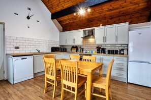 Dining - Bungalow in Mainsforth With Games Room (Ferryhill)