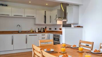 Cottage | Private kitchen | Toaster