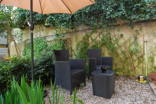 DISCOVER FLORENCE APARTMENT IN CURE DISTRICT