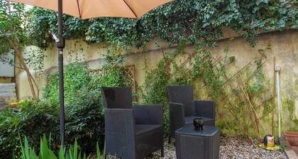 DISCOVER FLORENCE APARTMENT IN CURE DISTRICT