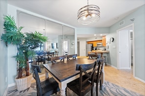 In-room dining - Windward Pointe 104 (Orange Beach)