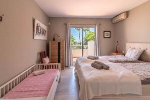 Strykejern/-brett, wi-fi og sengetøy