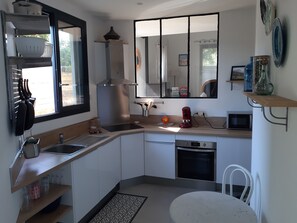 Mikrowelle, Herdplatte, Geschirrspüler