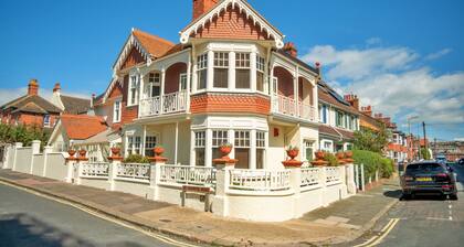 Apartment in Brighton Near the Beach