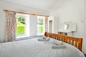 6 bedrooms, individually furnished, iron/ironing board