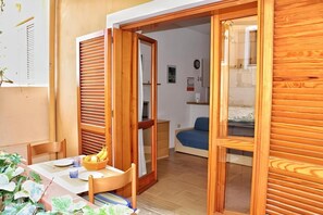 Apartment, 1 Schlafzimmer, Raucher, Terrasse | Speisen im Freien