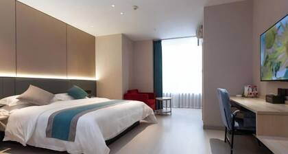 Hehuaju Hotel (Chuzhou Suning Plaza)