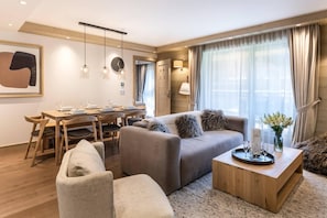 Living area - Wifi, 200m from ski slopes, 1st floor, swimming pool, sauna, hammam, balcony, tv, ski locker, 81m² (Les Gets)