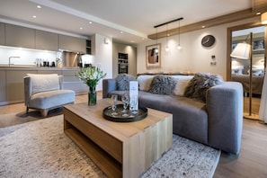 Living area - Wifi, 200m from ski slopes, 1st floor, swimming pool, sauna, hammam, balcony, tv, ski locker, 81m² (Les Gets)