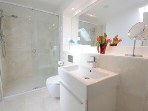 Cottage | Bathroom - Sea Crest (Aldeburgh)