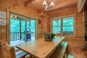 Dining - Buckeye Trail | Hocking Hills, 5BR, Hot Tub, Pets (Rockbridge)