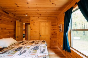 4 bedrooms, WiFi, bed sheets - Bear Crossing | Hocking Hills, Sleeps 10, Pets (Logan)