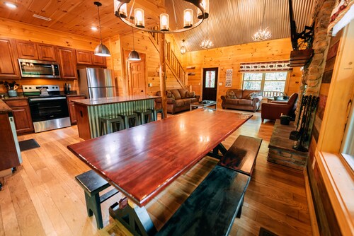 Bear Crossing | Hocking Hills, Sleeps 10, Pets