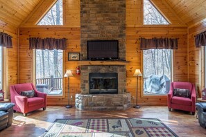 Fernseher, Kamin, Tischfußball