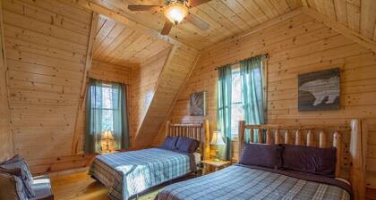 Grand Bentley | Hocking Hills, Pool & Theater