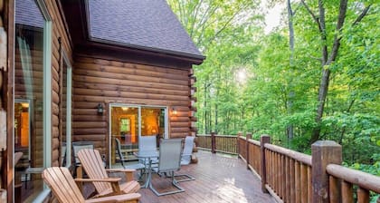 Grand Bentley | Hocking Hills | Pool