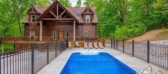 Grand Bentley | Hocking Hills | Pool