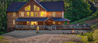 Creek Lodge | Hocking Hills, 7BR, Pool, Theater