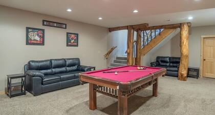 Creek Lodge | Hocking Hills, 7BR, Pool, Theater