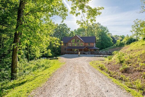 Creek Lodge | Hocking Hills, 7BR, Pool, Theater