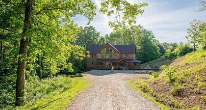 Creek Lodge | Hocking Hills, 7BR, Pool, Theater