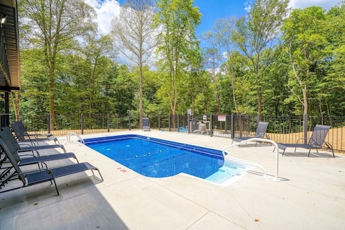 Coal Mine | Hocking Hills, 8BR, Pool & Bowling