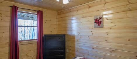 5 bedrooms, in-room safe, WiFi, bed sheets
